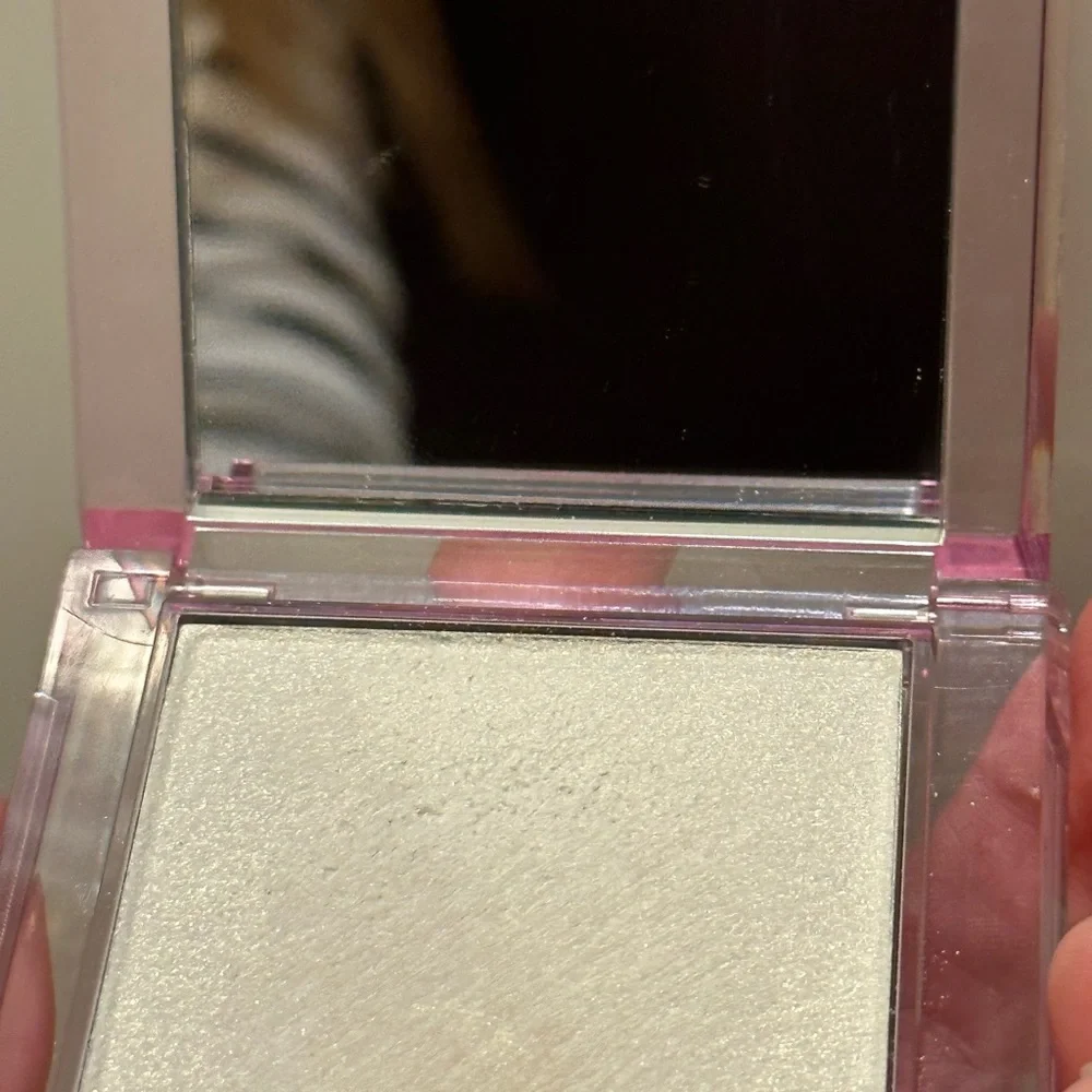 about-face Light Lock Powder Highlighter - Picture 1 of 3